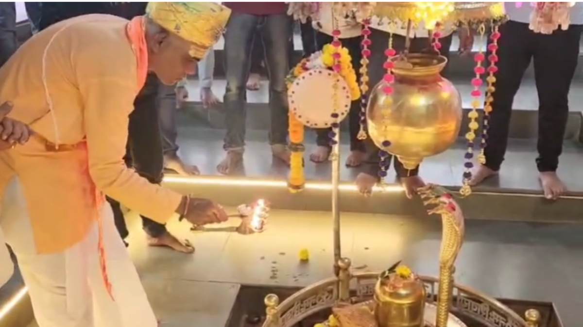 एकादशी पर मोहम्मद खान की घर वापसी: मुंडन कर जनेऊ पहना, शिव जी की पूजा कर कहा- ‘आई लव महादेव’