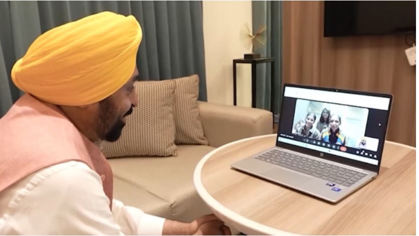 पंजाब के सीएम मान ने वीडियो कॉल से दी क्रिकेट टीम की खिलाड़ियों को ऐतिहासिक जीत की बधाई